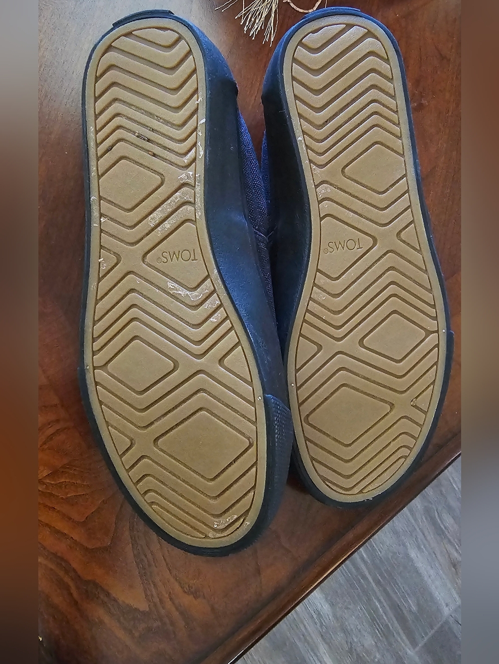 TOMS Classic Slip-ons in Black Canvas Womens Size 8 EUC - Picture 8 of 16